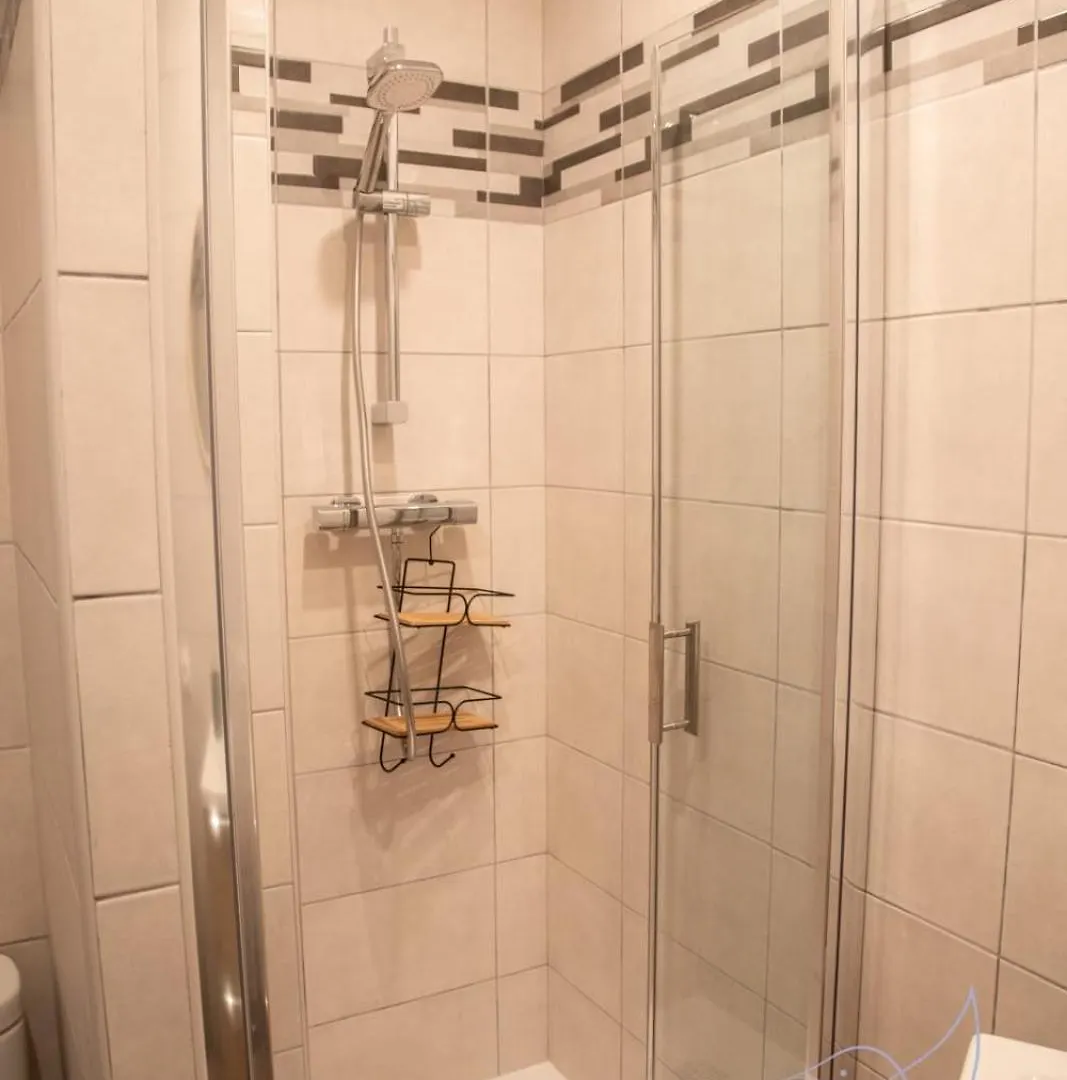 Charming Apartment Ideally Located In Mandelieu Γαλλία