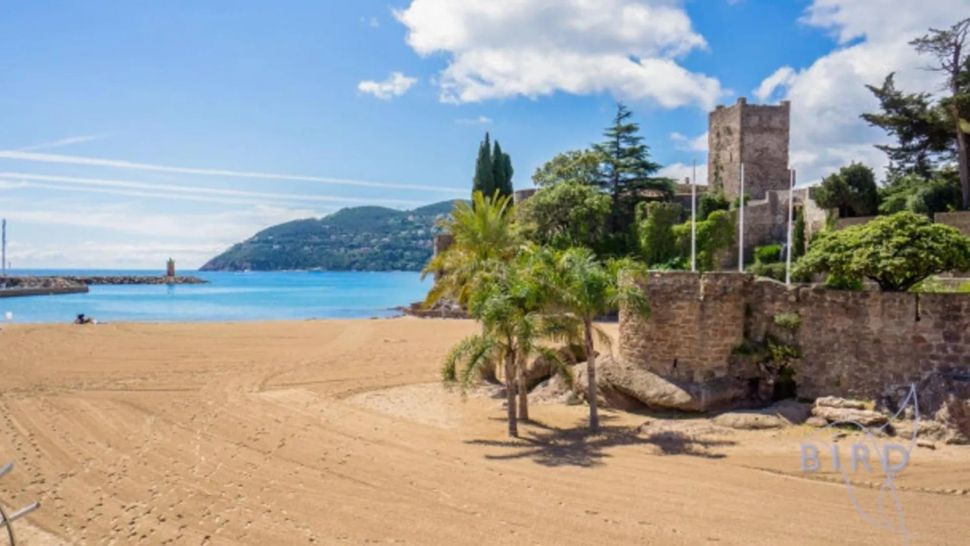 Charming Apartment Ideally Located In Mandelieu