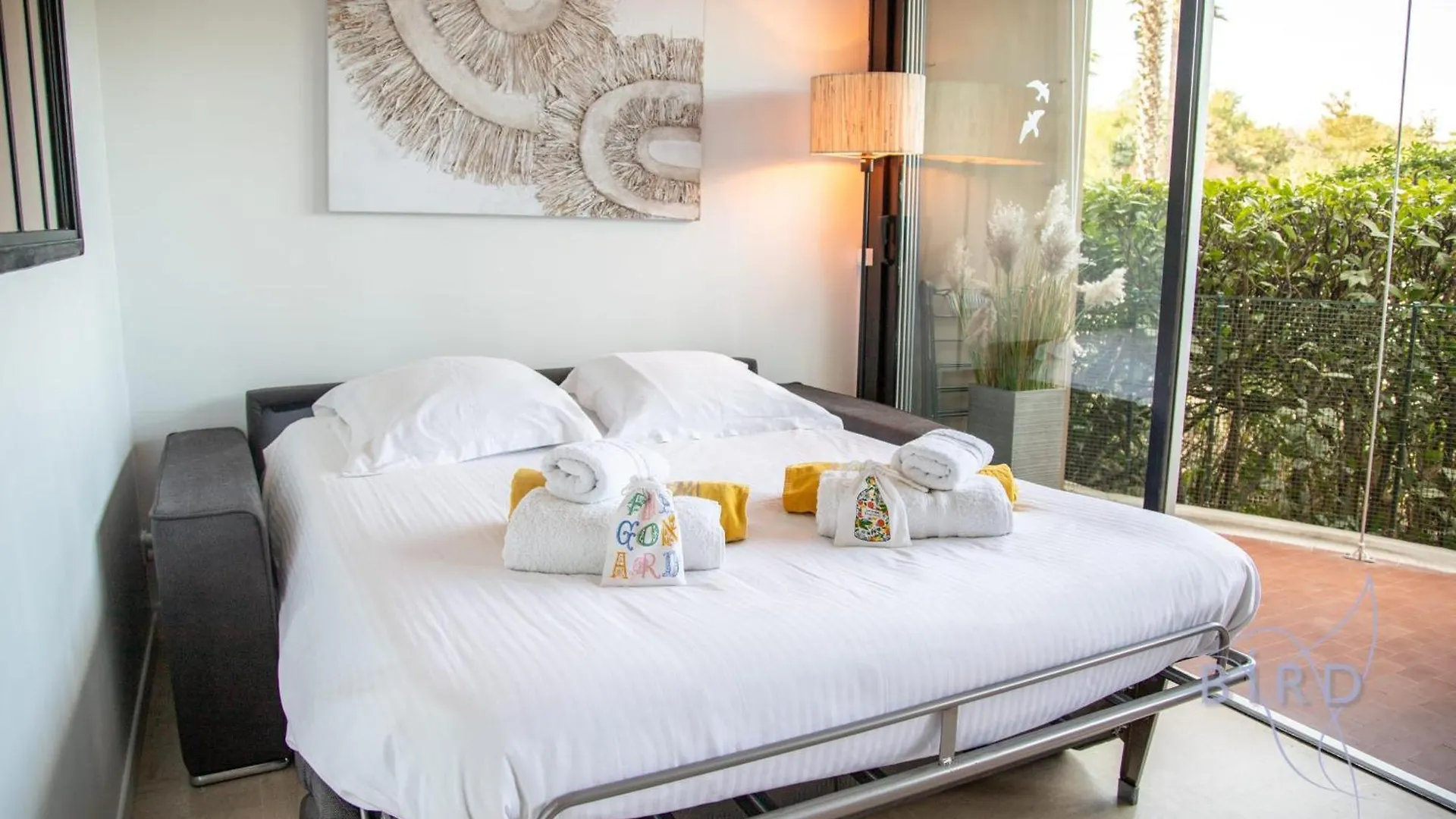 Charming Apartment Ideally Located In Mandelieu