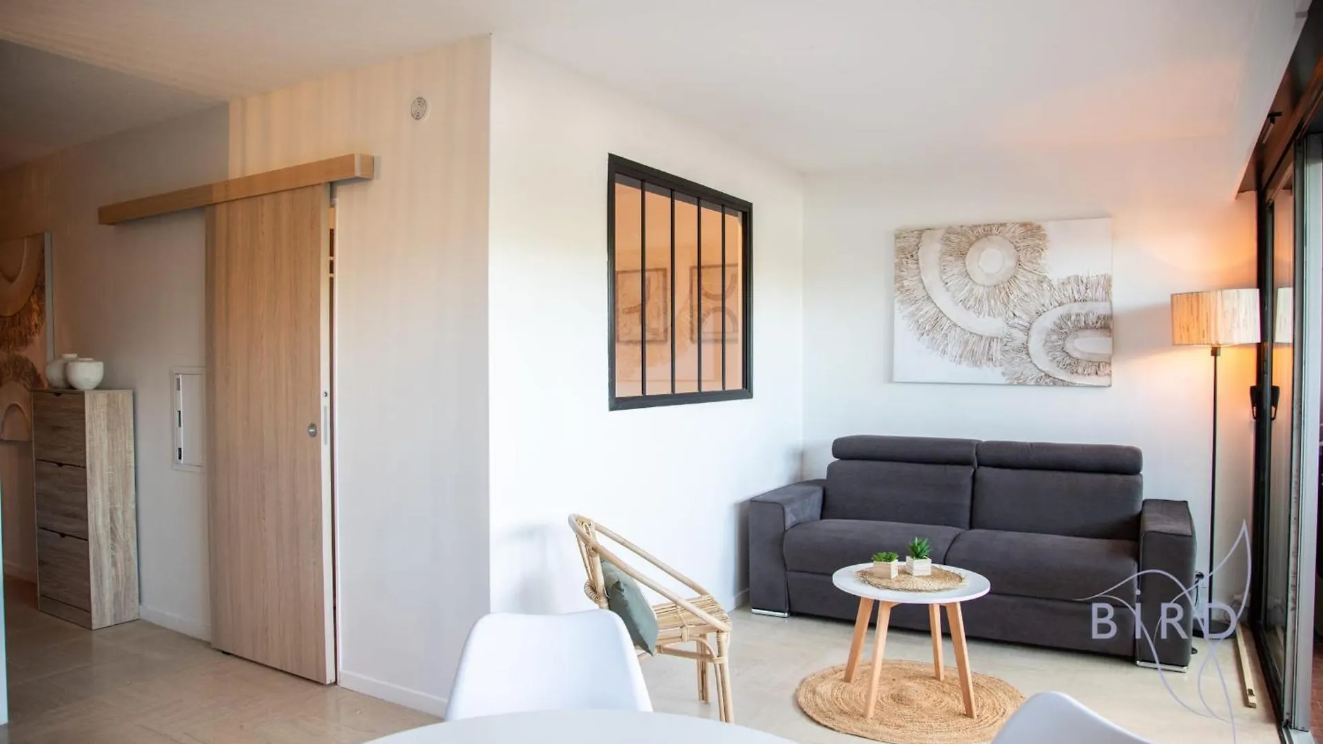 Charming Apartment Ideally Located In Mandelieu 0*,  Γαλλία