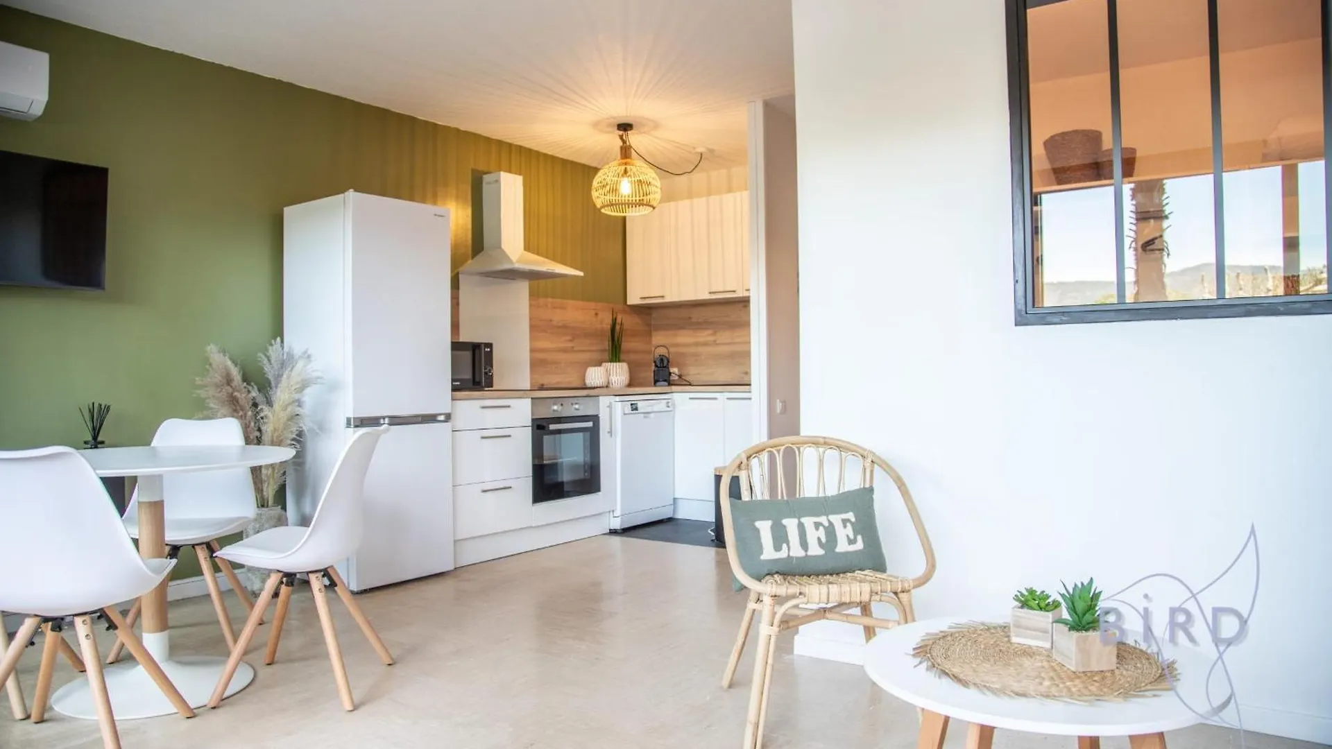 Charming Apartment Ideally Located In Mandelieu-La-Napoule